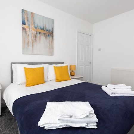 프레스턴 Connaught House - Wi-Fi, Parking, Contractors 빌라 외부 사진