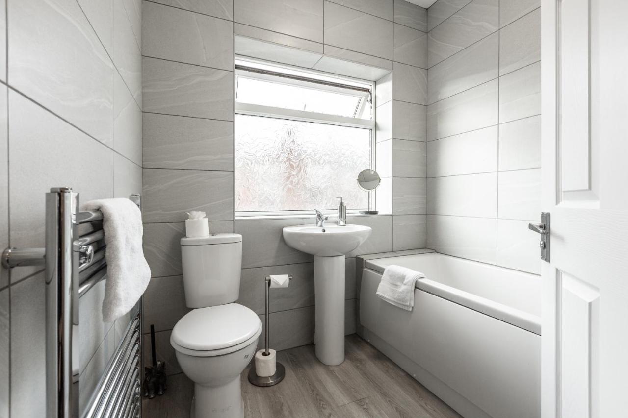 프레스턴 Connaught House - Wi-Fi, Parking, Contractors 빌라 외부 사진