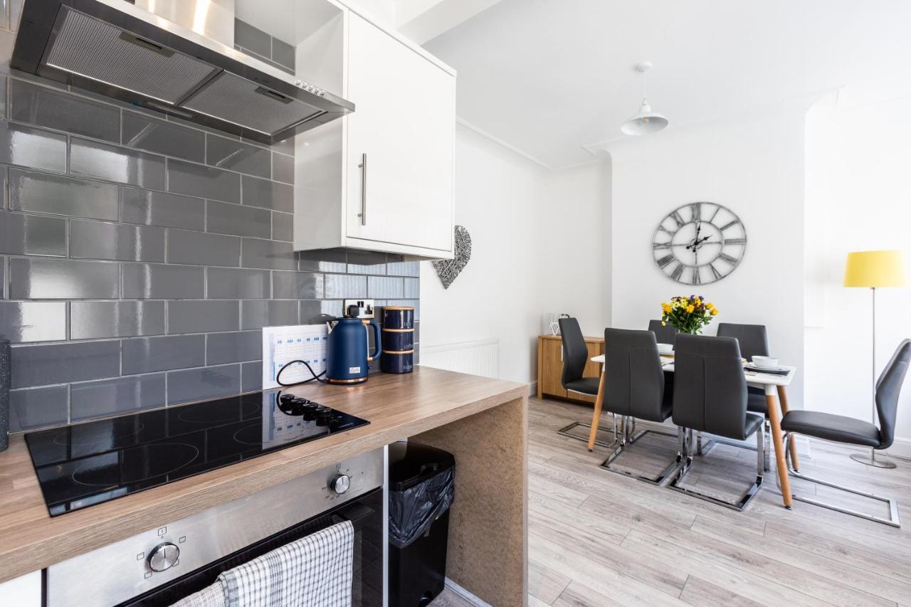 프레스턴 Connaught House - Wi-Fi, Parking, Contractors 빌라 외부 사진