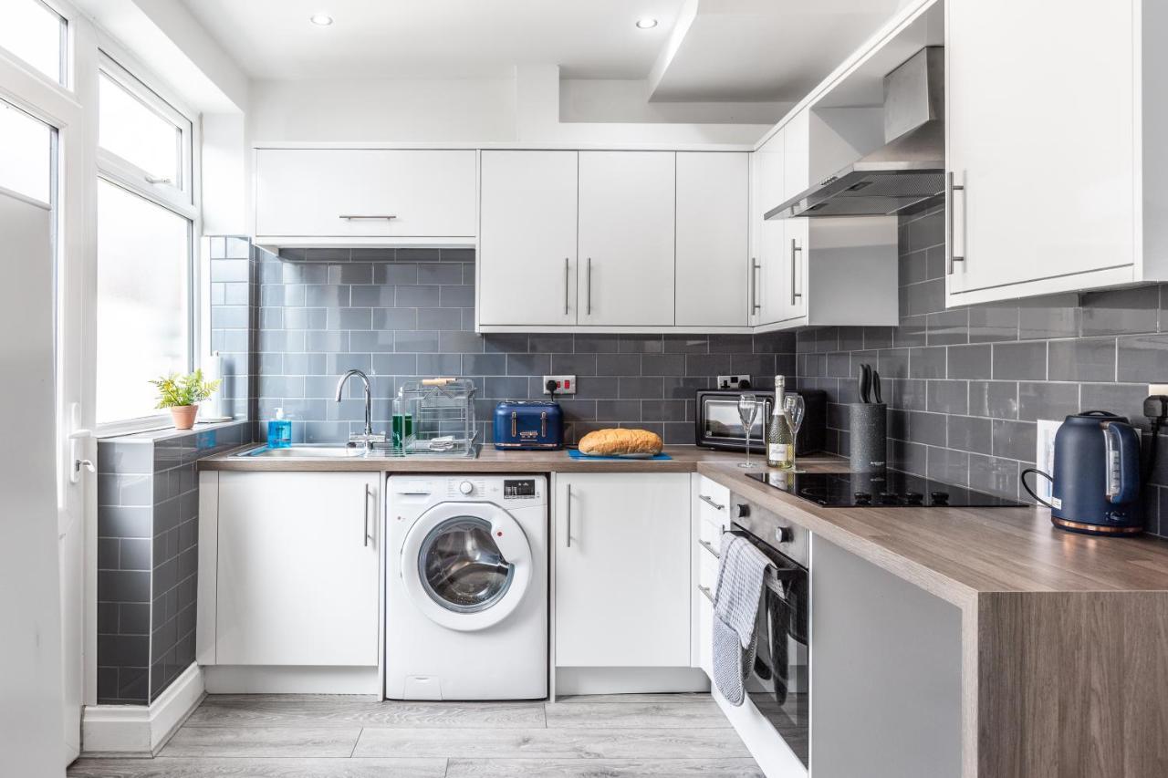 프레스턴 Connaught House - Wi-Fi, Parking, Contractors 빌라 외부 사진