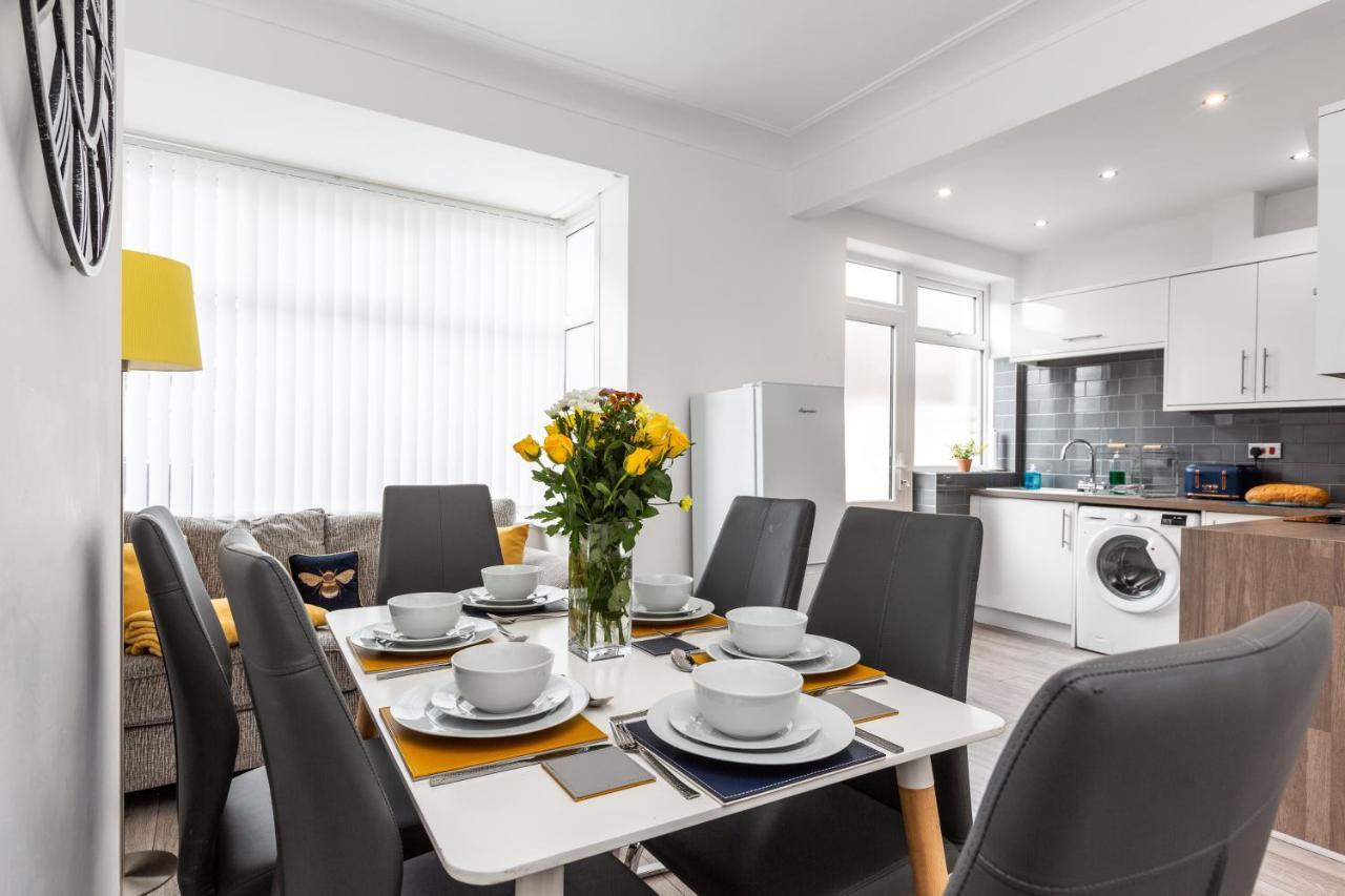 프레스턴 Connaught House - Wi-Fi, Parking, Contractors 빌라 외부 사진