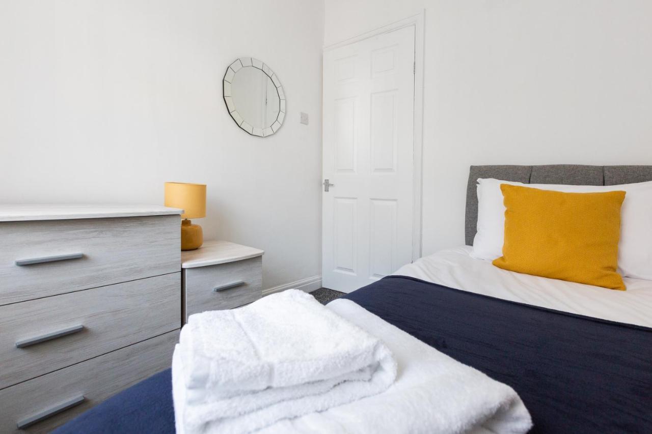 프레스턴 Connaught House - Wi-Fi, Parking, Contractors 빌라 외부 사진